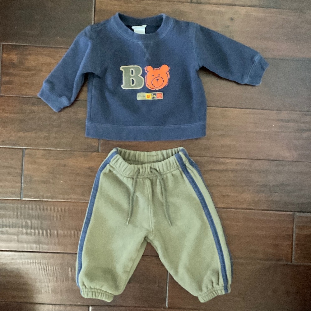 Carter’s Baby Sweat Suit  9 months